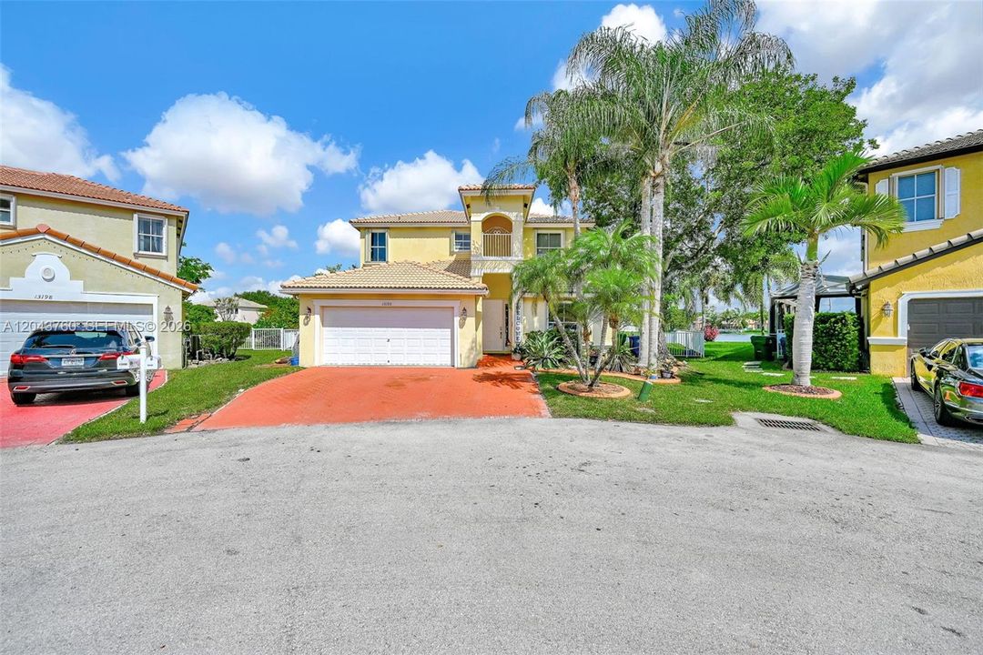 For Sale: $830,000 (6 beds, 3 baths, 3064 Square Feet)