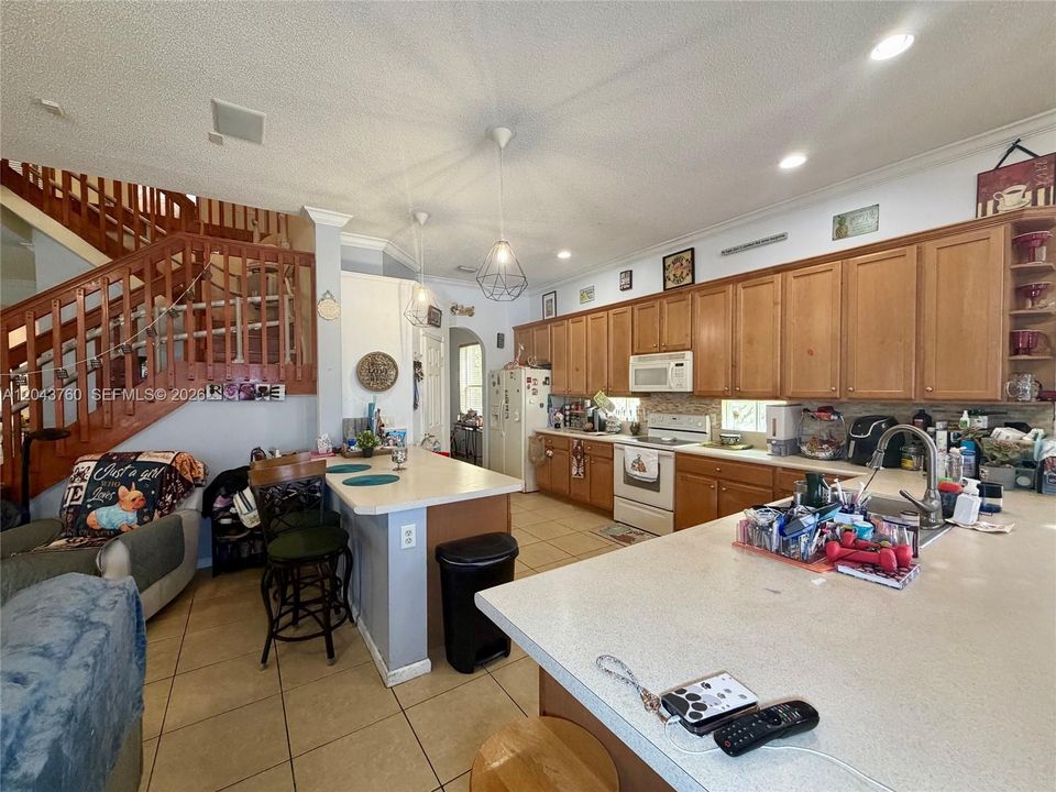 For Sale: $830,000 (6 beds, 3 baths, 3064 Square Feet)