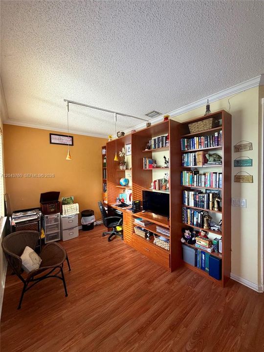 For Sale: $830,000 (6 beds, 3 baths, 3064 Square Feet)