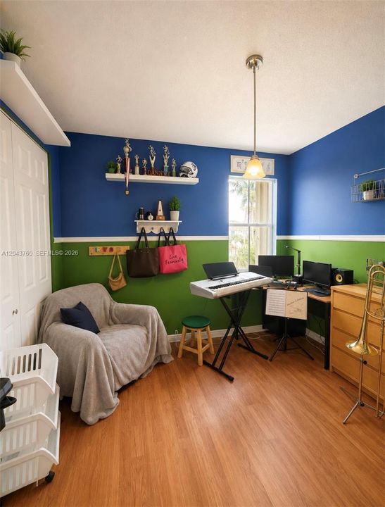 For Sale: $830,000 (6 beds, 3 baths, 3064 Square Feet)