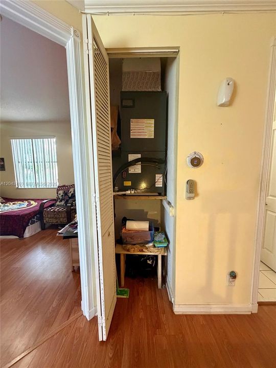 For Sale: $830,000 (6 beds, 3 baths, 3064 Square Feet)