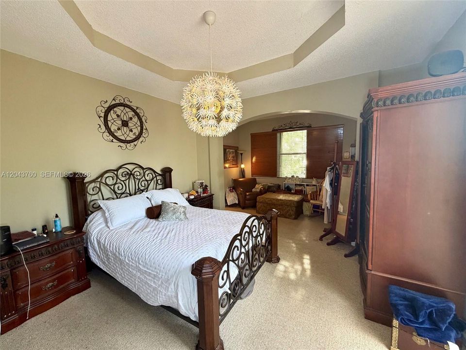 For Sale: $830,000 (6 beds, 3 baths, 3064 Square Feet)