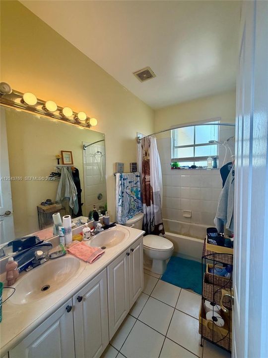For Sale: $830,000 (6 beds, 3 baths, 3064 Square Feet)