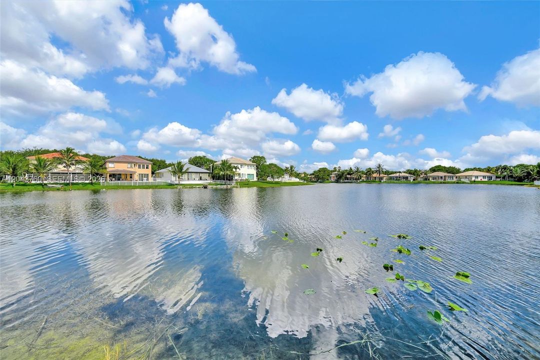 For Sale: $830,000 (6 beds, 3 baths, 3064 Square Feet)