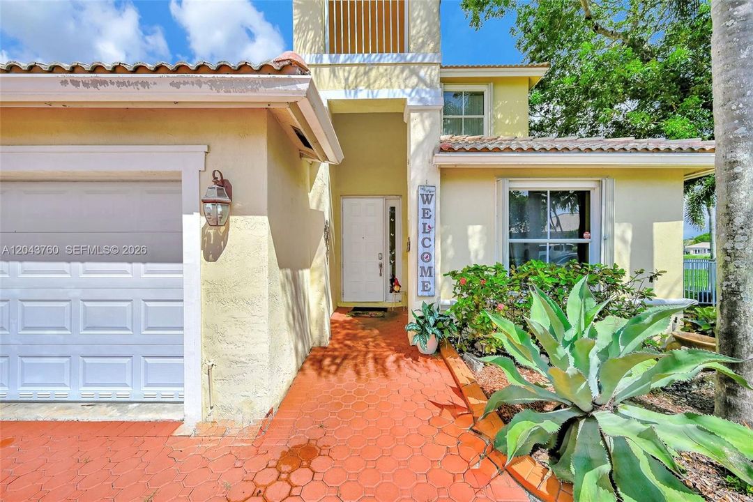 For Sale: $830,000 (6 beds, 3 baths, 3064 Square Feet)