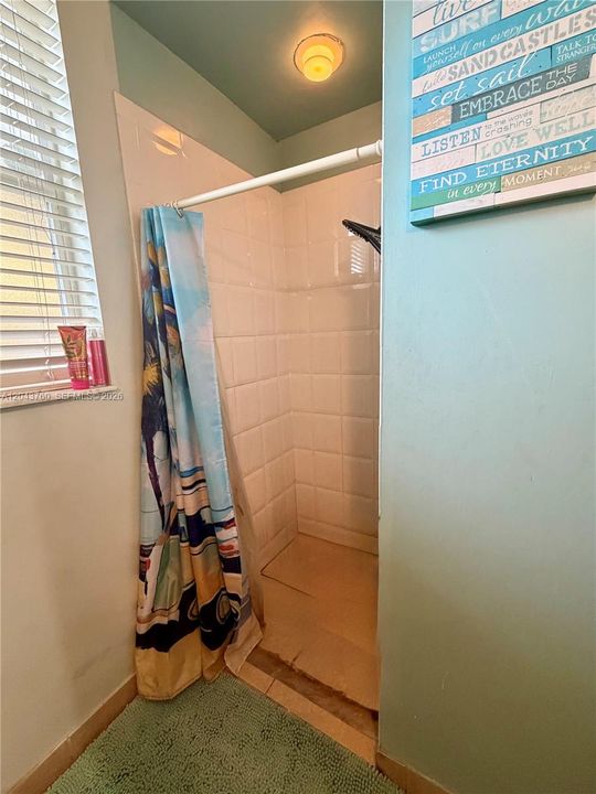For Sale: $830,000 (6 beds, 3 baths, 3064 Square Feet)
