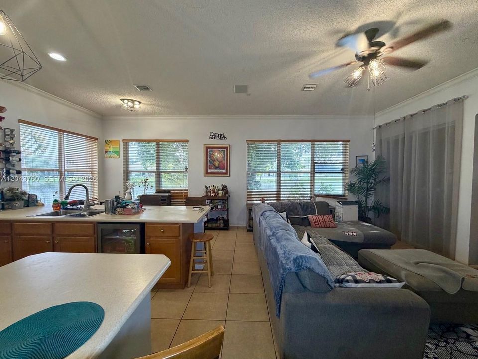For Sale: $830,000 (6 beds, 3 baths, 3064 Square Feet)