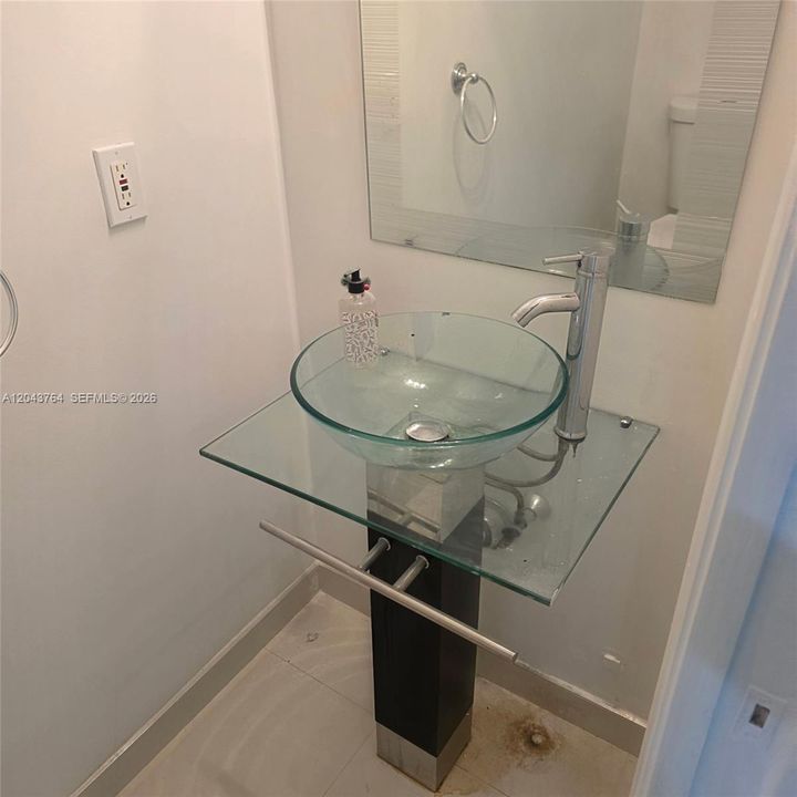 В аренду: $2,500 (2 спален, 2 ванн, 1056 Квадратных фут)