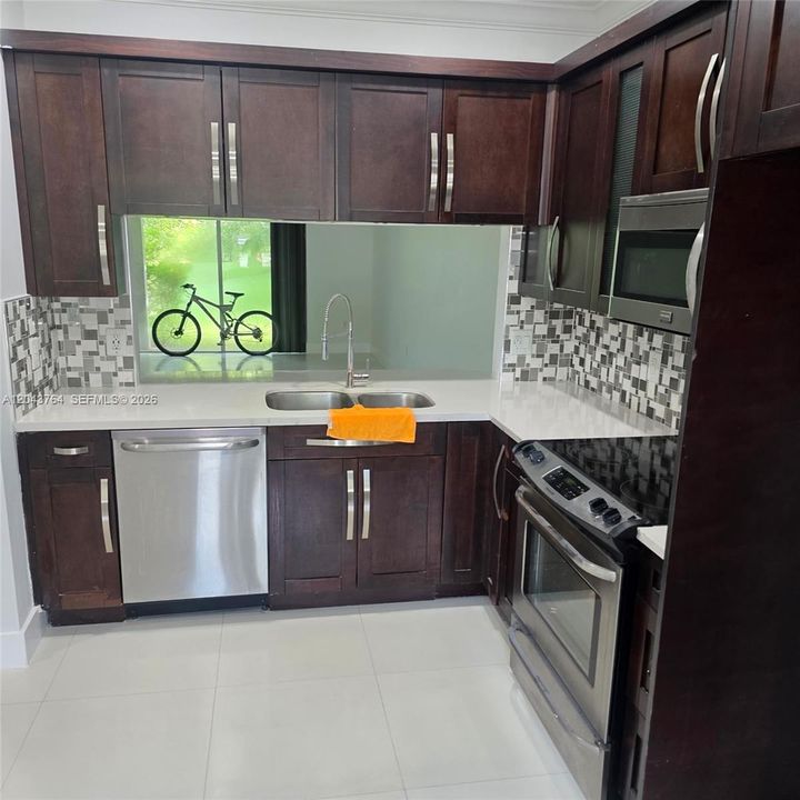 В аренду: $2,500 (2 спален, 2 ванн, 1056 Квадратных фут)