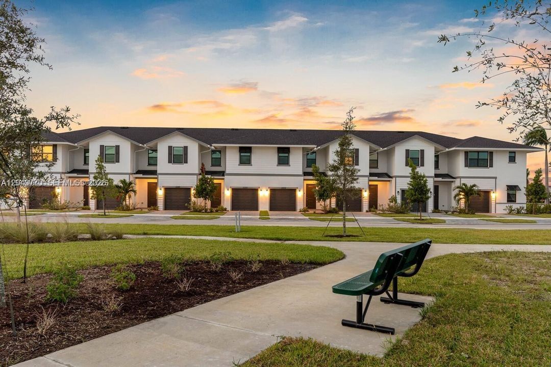 For Rent: $2,735 (3 beds, 2 baths, 1634 Square Feet)