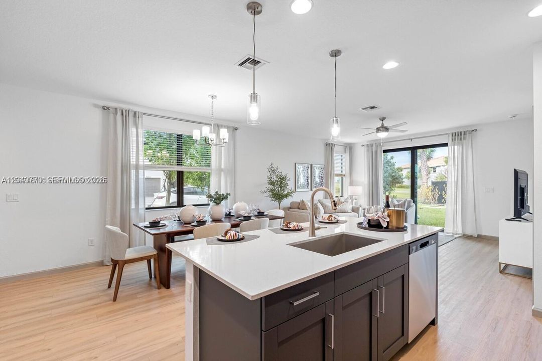 For Rent: $2,735 (3 beds, 2 baths, 1634 Square Feet)