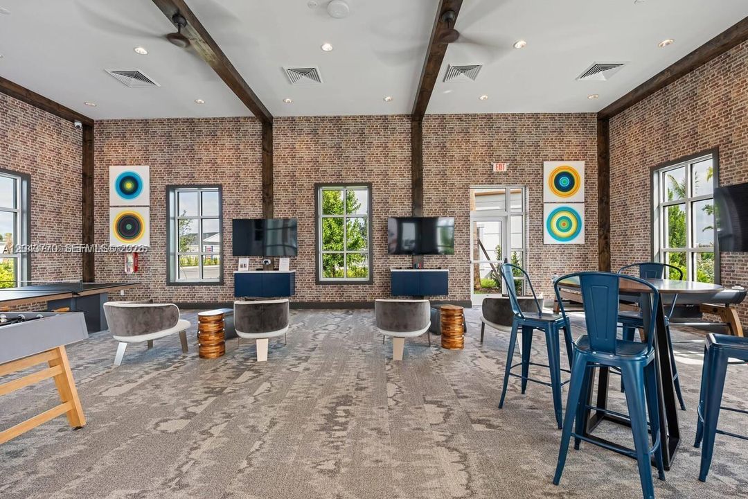 For Rent: $2,735 (3 beds, 2 baths, 1634 Square Feet)