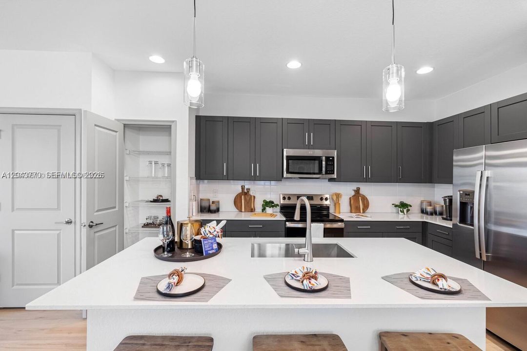 For Rent: $2,735 (3 beds, 2 baths, 1634 Square Feet)