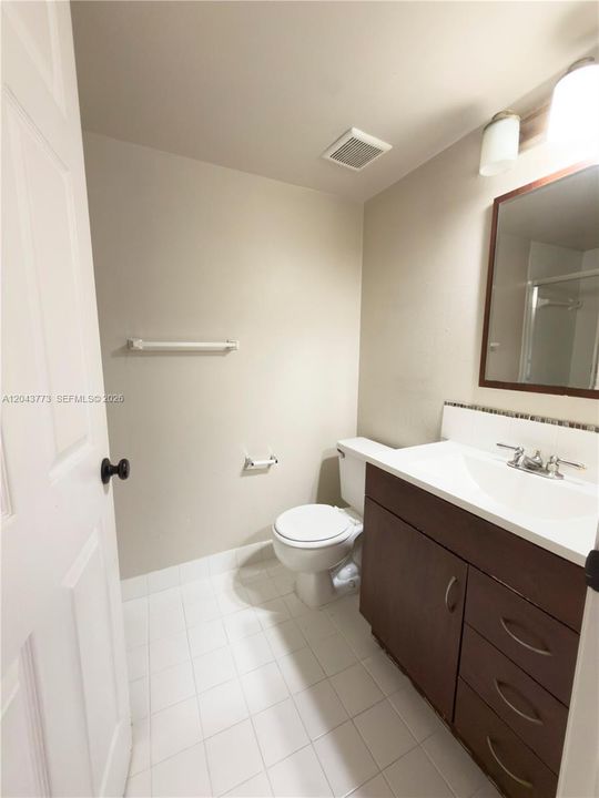 В аренду: $2,200 (3 спален, 2 ванн, 1090 Квадратных фут)