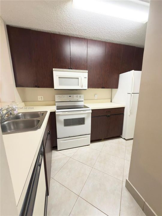 В аренду: $2,200 (3 спален, 2 ванн, 1090 Квадратных фут)