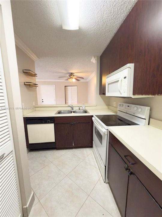 В аренду: $2,200 (3 спален, 2 ванн, 1090 Квадратных фут)