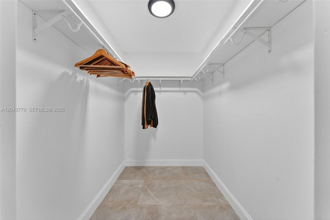 На продажу: $139,000 (2 спален, 2 ванн, 1230 Квадратных фут)