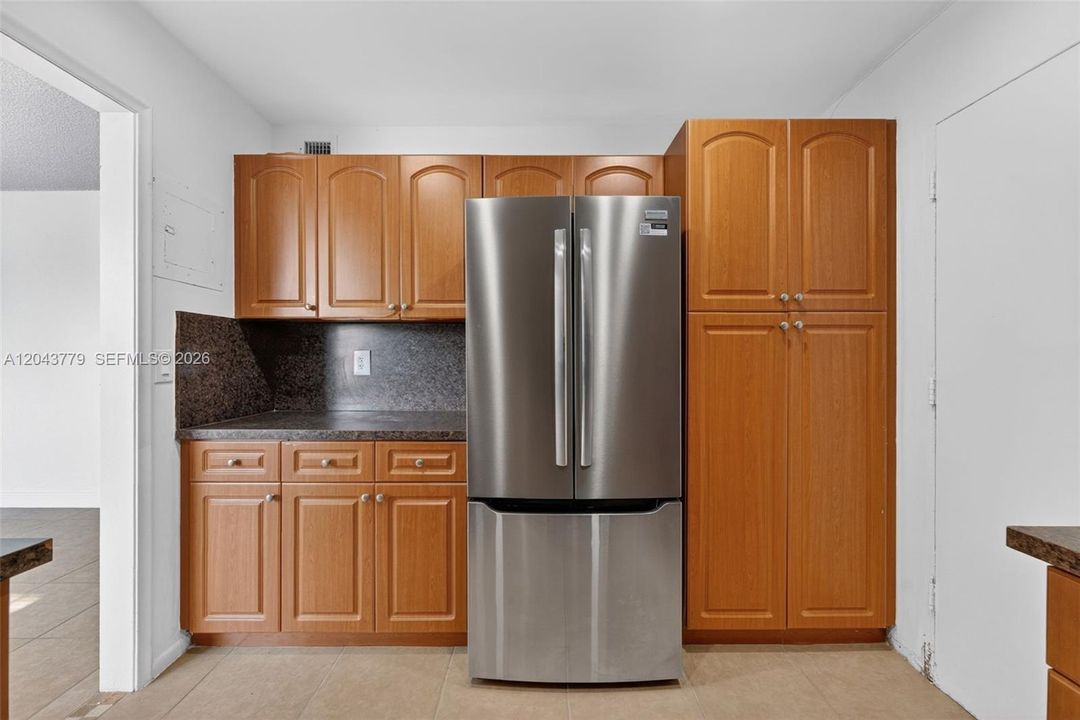 На продажу: $139,000 (2 спален, 2 ванн, 1230 Квадратных фут)