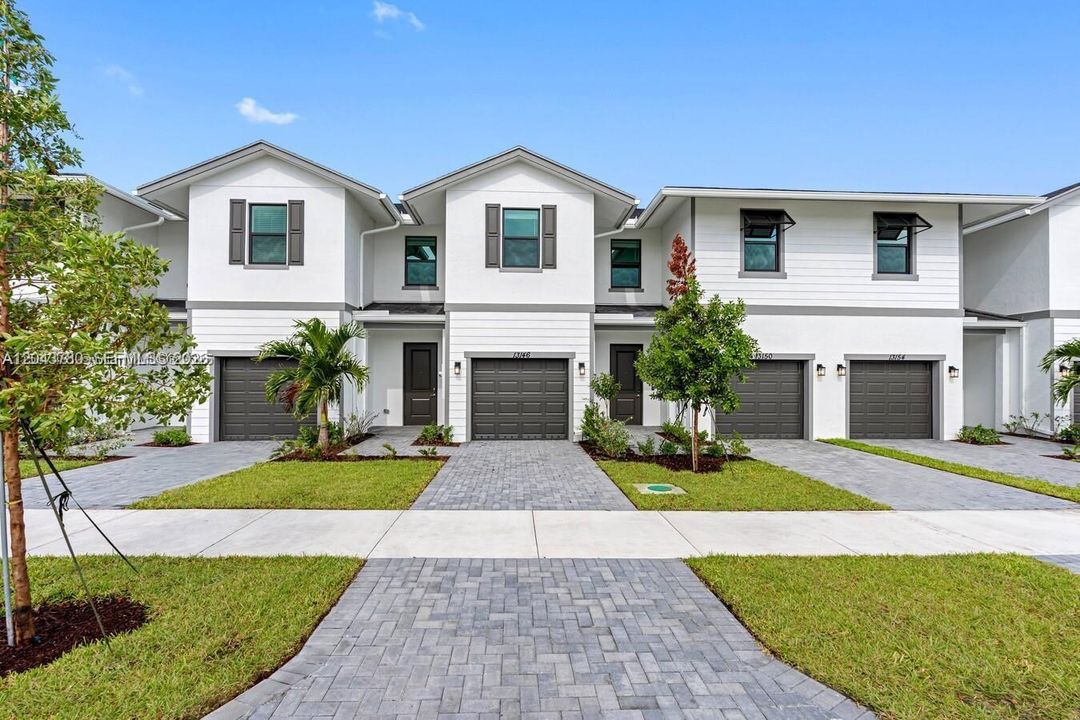 For Rent: $2,810 (3 beds, 2 baths, 1634 Square Feet)