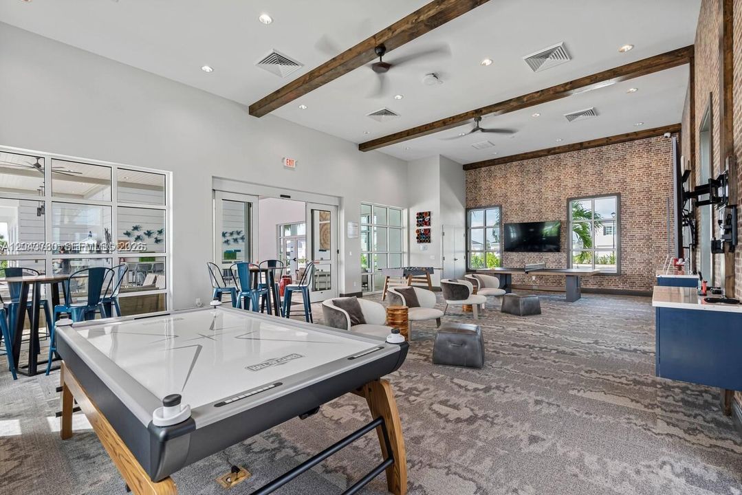 For Rent: $2,810 (3 beds, 2 baths, 1634 Square Feet)