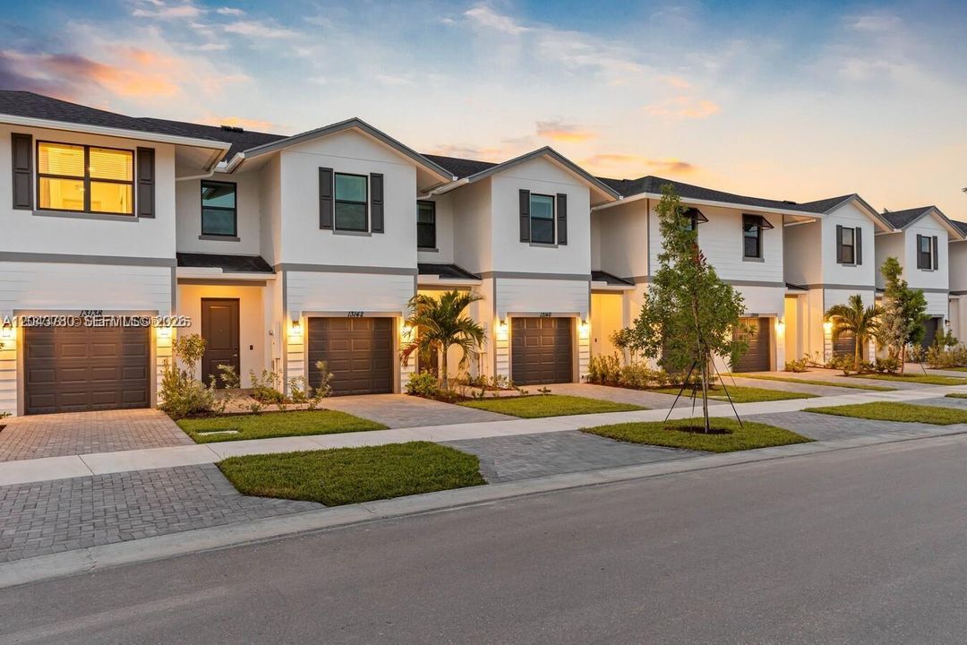 For Rent: $2,810 (3 beds, 2 baths, 1634 Square Feet)