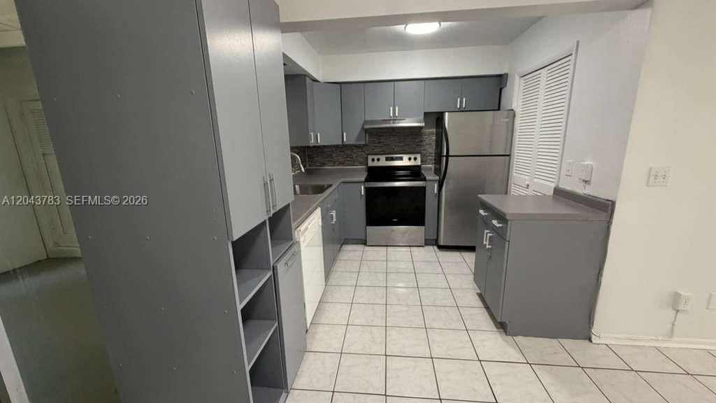 For Rent: $2,200 (2 beds, 1 baths, 1200 Square Feet)