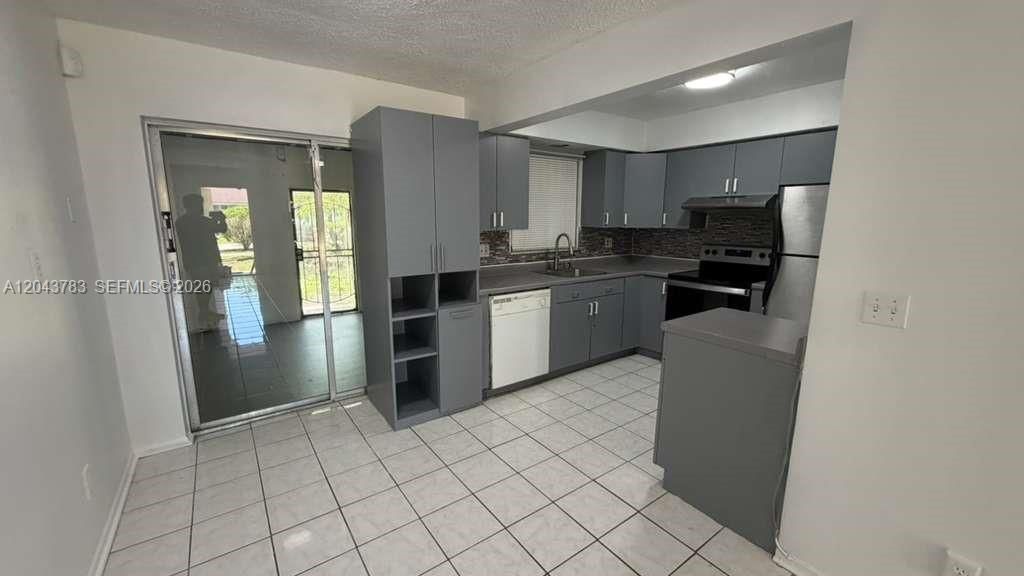 For Rent: $2,200 (2 beds, 1 baths, 1200 Square Feet)