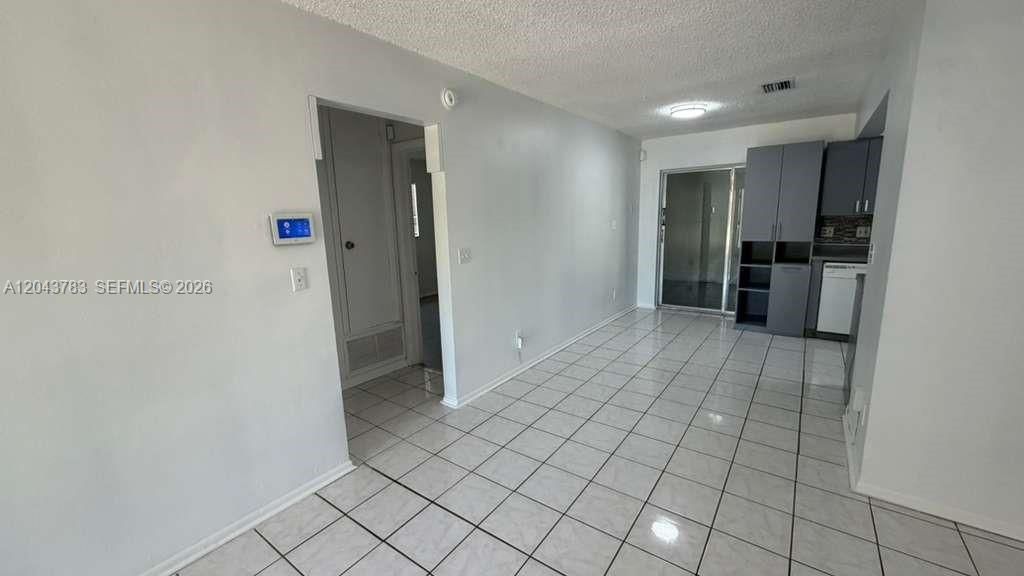 For Rent: $2,200 (2 beds, 1 baths, 1200 Square Feet)