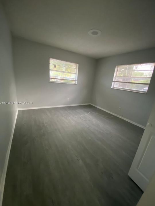 For Rent: $2,200 (2 beds, 1 baths, 1200 Square Feet)