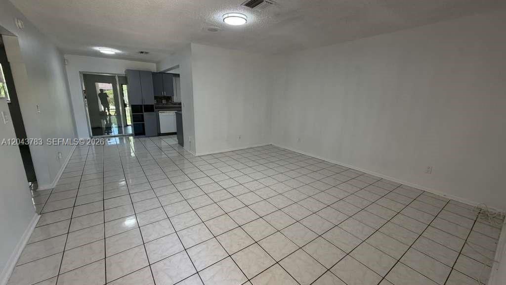 For Rent: $2,200 (2 beds, 1 baths, 1200 Square Feet)