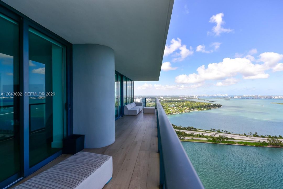 En Venta: $1,849,000 (3 camas, 3 baños, 1634 Pies cuadrados)