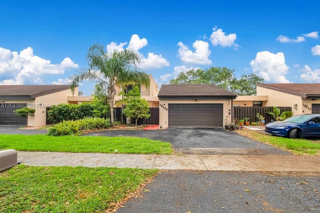 For Sale: $499,900 (4 beds, 3 baths, 2600 Square Feet)