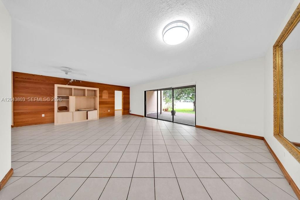 For Sale: $499,900 (4 beds, 3 baths, 2600 Square Feet)