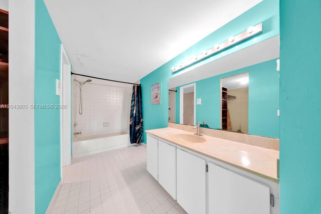 For Sale: $499,900 (4 beds, 3 baths, 2600 Square Feet)