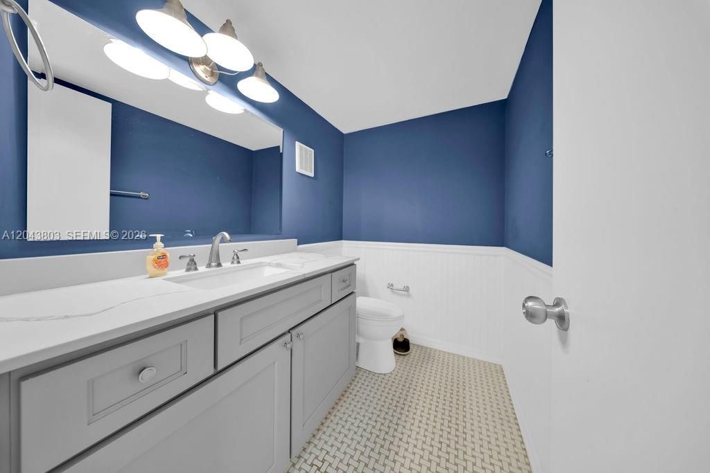 For Sale: $499,900 (4 beds, 3 baths, 2600 Square Feet)