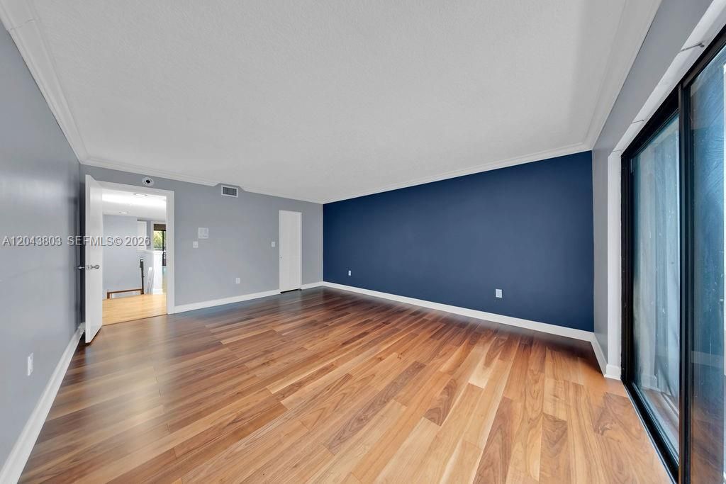 For Sale: $499,900 (4 beds, 3 baths, 2600 Square Feet)