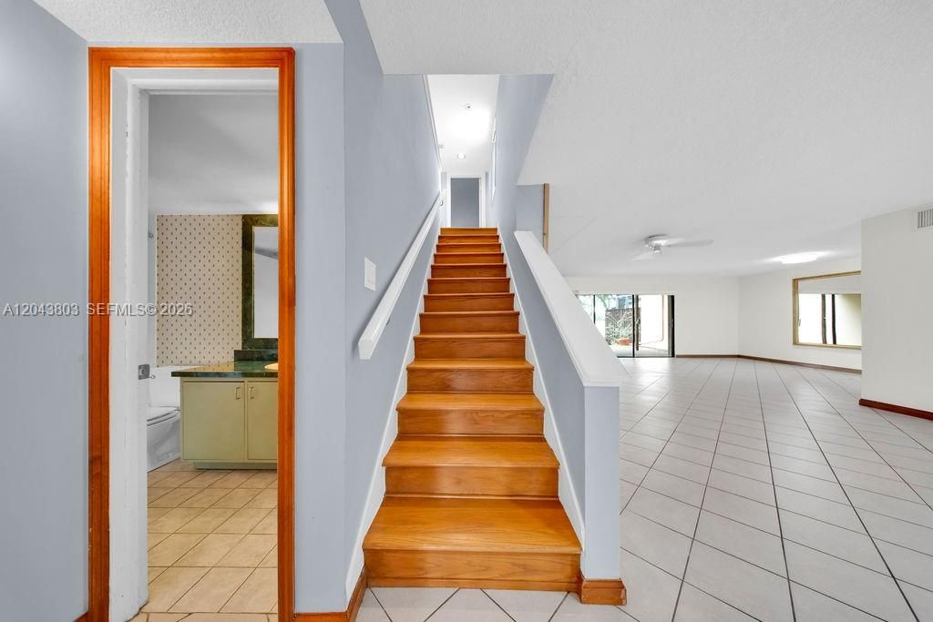For Sale: $499,900 (4 beds, 3 baths, 2600 Square Feet)