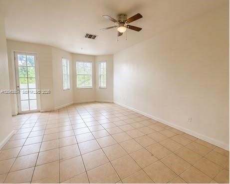 En Venta: $424,000 (3 camas, 3 baños, 1815 Pies cuadrados)