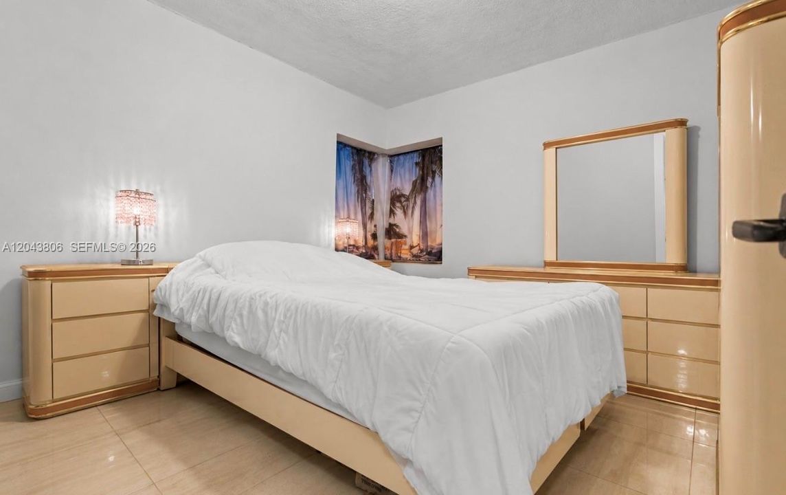 En Venta: $424,999 (3 camas, 2 baños, 1102 Pies cuadrados)