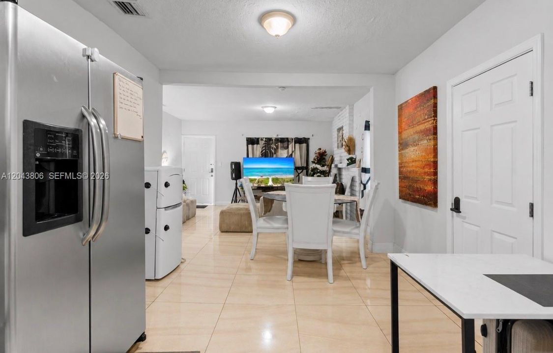 En Venta: $424,999 (3 camas, 2 baños, 1102 Pies cuadrados)