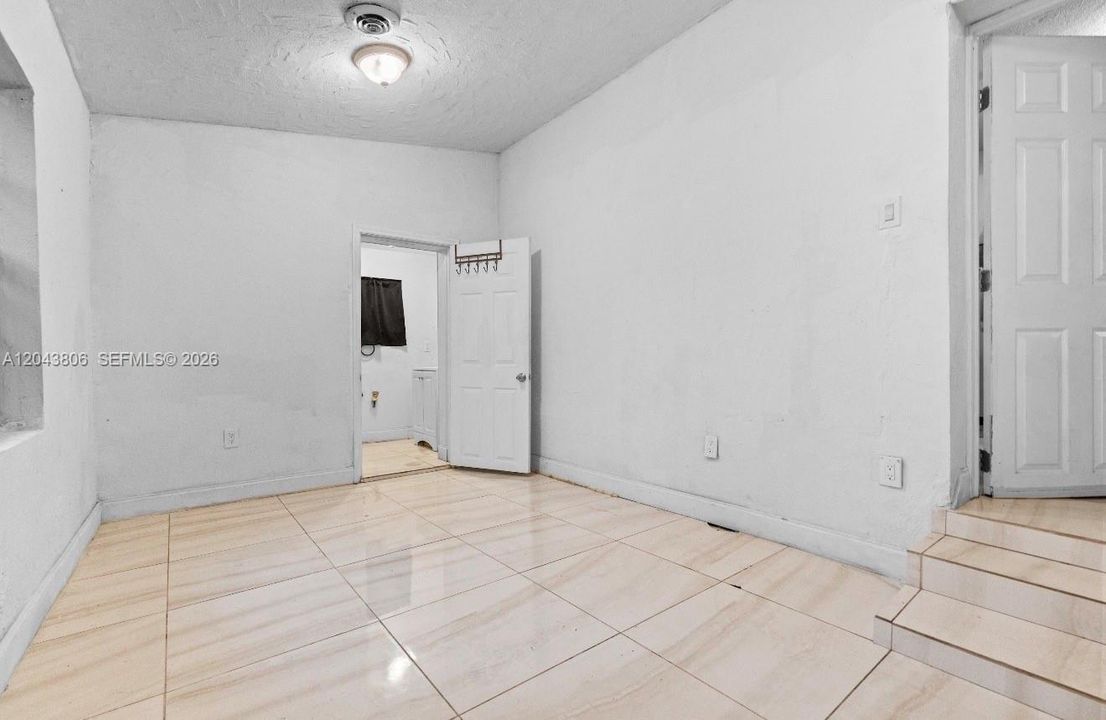 En Venta: $424,999 (3 camas, 2 baños, 1102 Pies cuadrados)