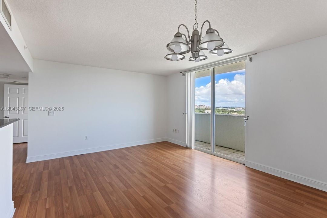 For Rent: $2,500 (1 beds, 1 baths, 770 Square Feet)