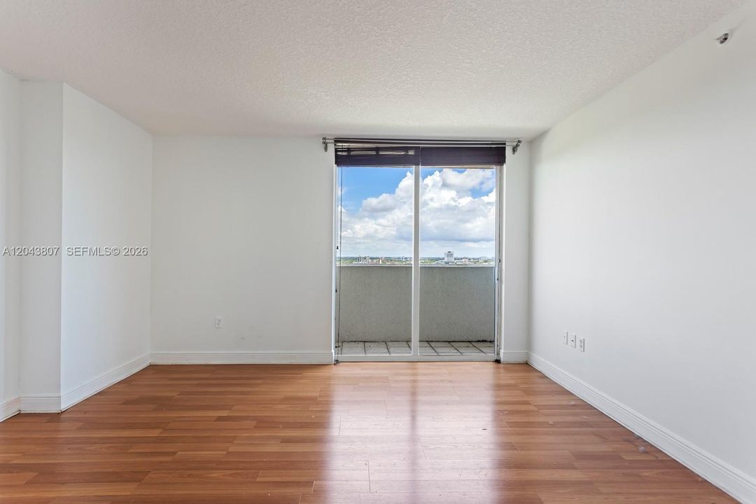 For Rent: $2,500 (1 beds, 1 baths, 770 Square Feet)