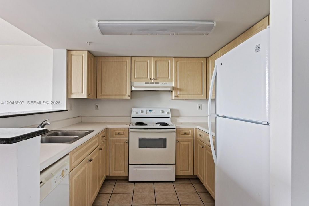 For Rent: $2,500 (1 beds, 1 baths, 770 Square Feet)