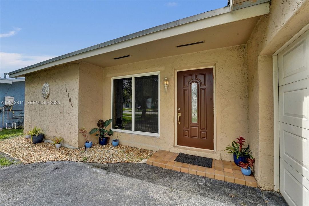 For Sale: $439,900 (2 beds, 2 baths, 1044 Square Feet)