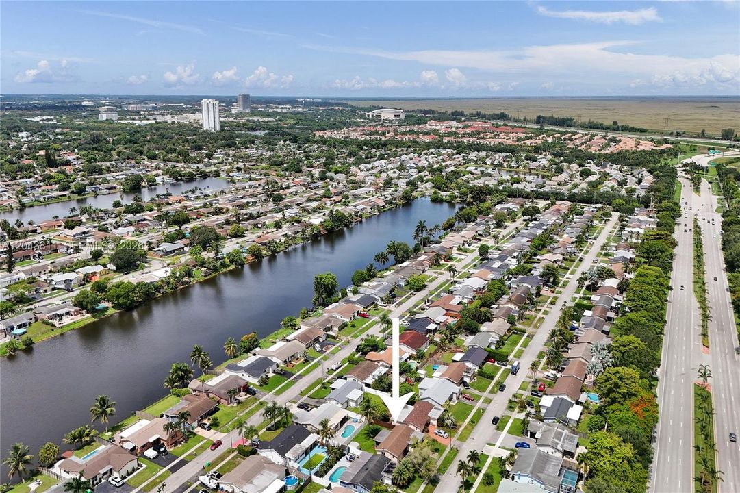 For Sale: $439,900 (2 beds, 2 baths, 1044 Square Feet)