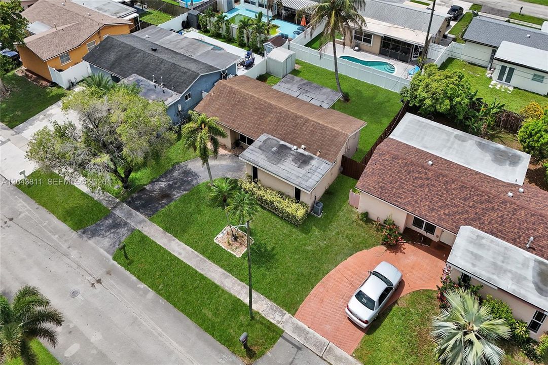 For Sale: $439,900 (2 beds, 2 baths, 1044 Square Feet)