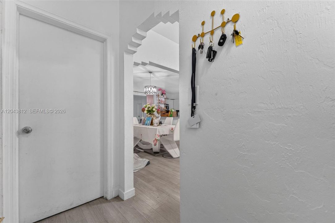 En Venta: $800,000 (5 camas, 3 baños, 1669 Pies cuadrados)