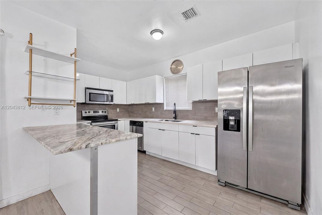 En Venta: $800,000 (5 camas, 3 baños, 1669 Pies cuadrados)