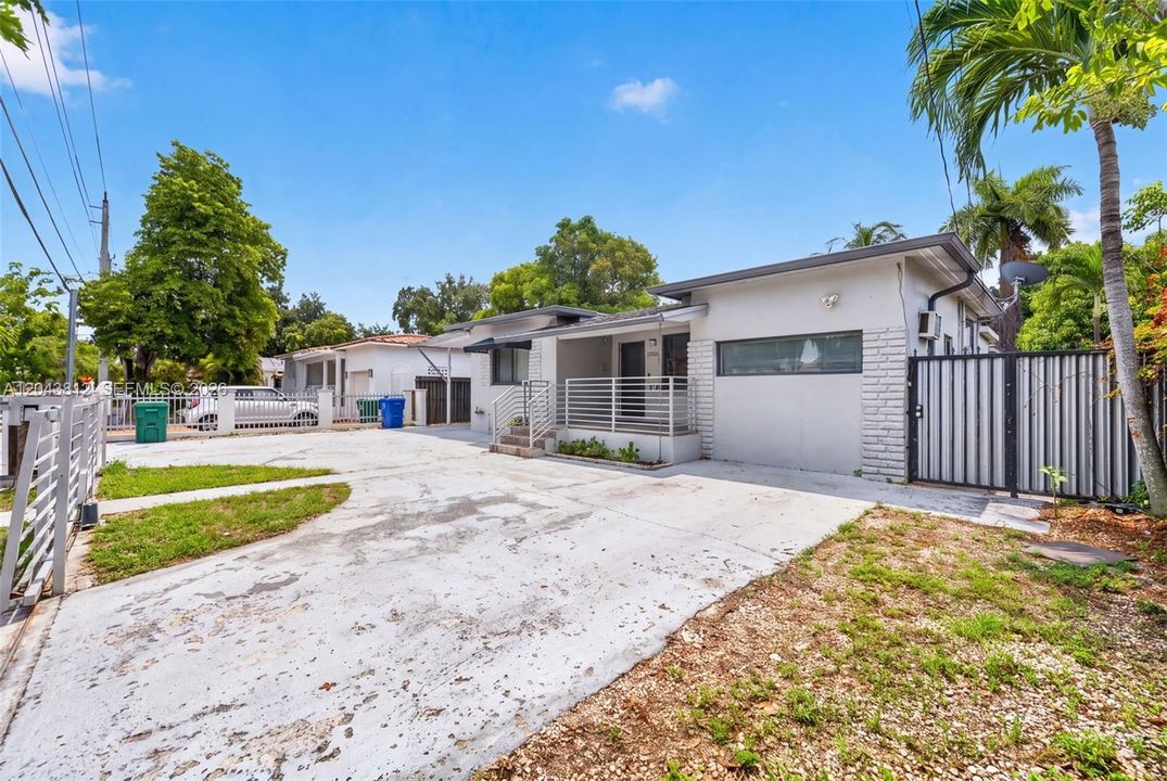 En Venta: $800,000 (5 camas, 3 baños, 1669 Pies cuadrados)